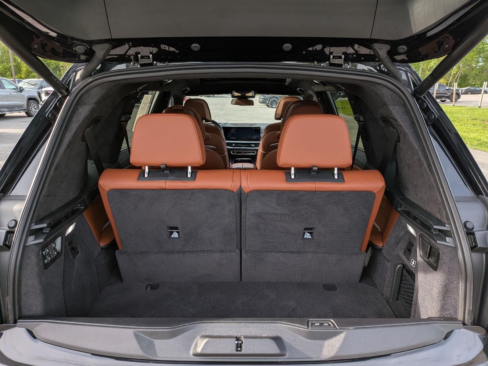 2025 BMW X7 M60i