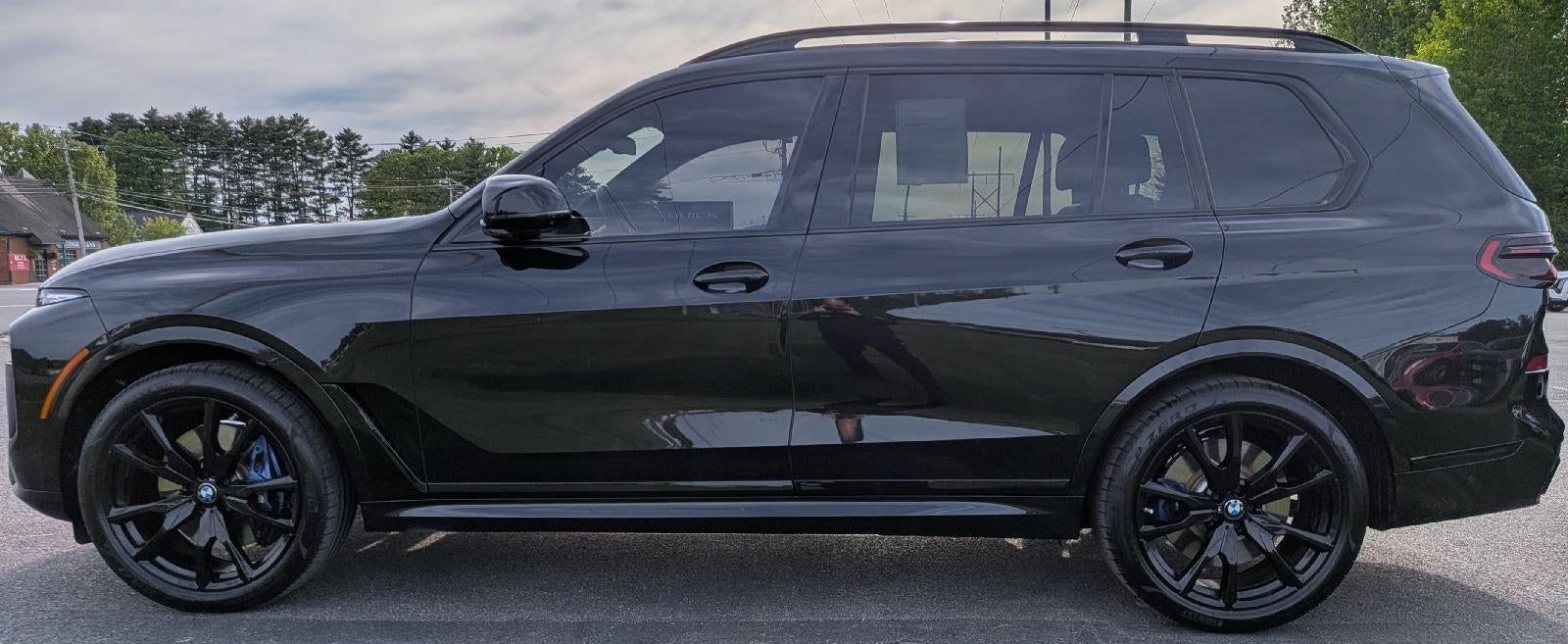 2025 BMW X7 M60i