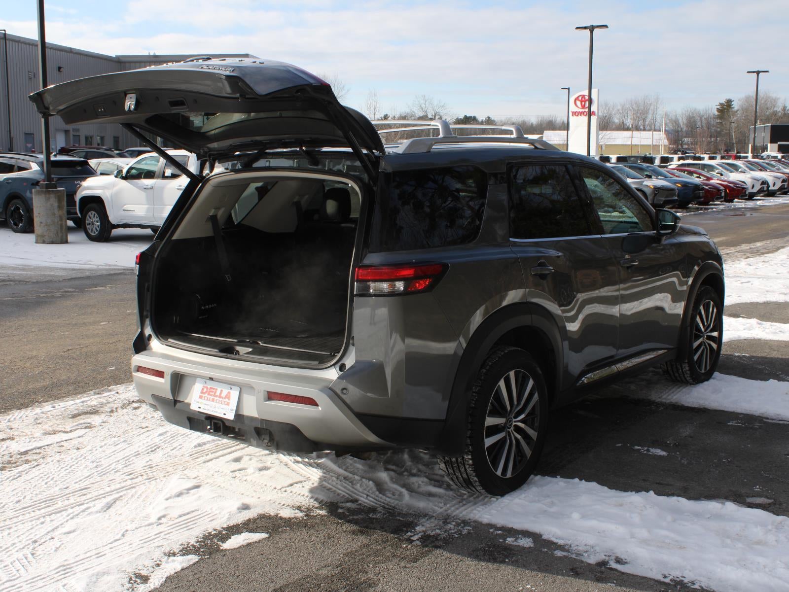 2022 Nissan Pathfinder Platinum