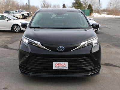 2024 Toyota Sienna LE