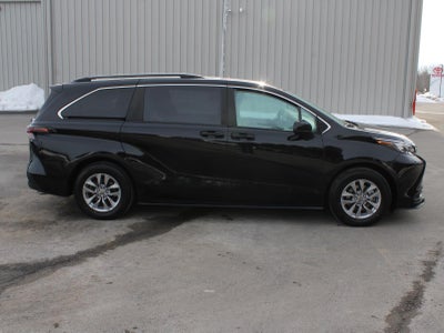 2024 Toyota Sienna LE