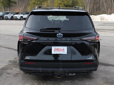 2024 Toyota Sienna LE