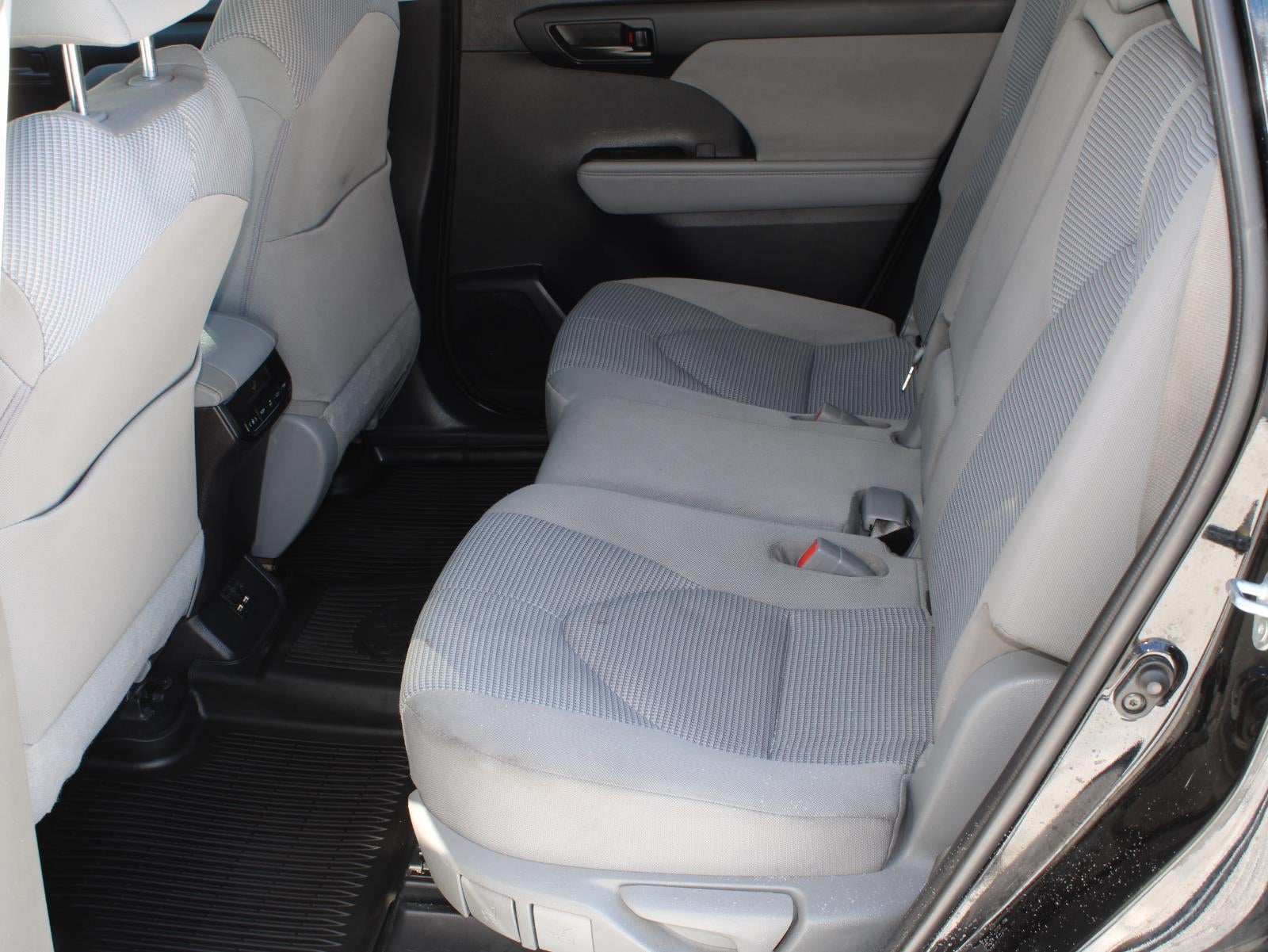 2020 Toyota Highlander LE