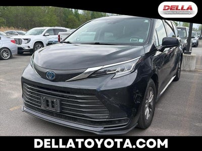 2022 Toyota Sienna LE