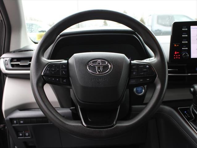 2022 Toyota Sienna LE