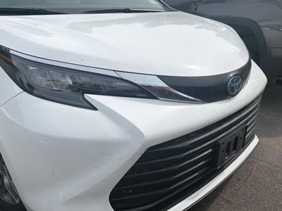 2025 Toyota Sienna LE