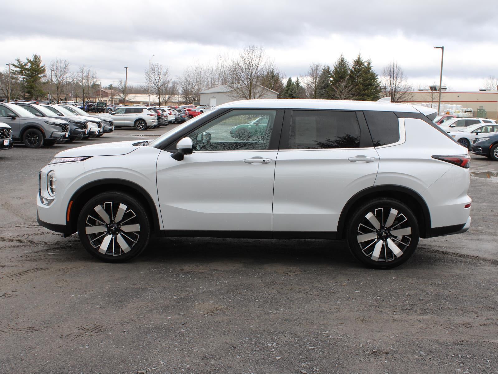 2025 Mitsubishi Outlander SE All Wheel Drive CVT