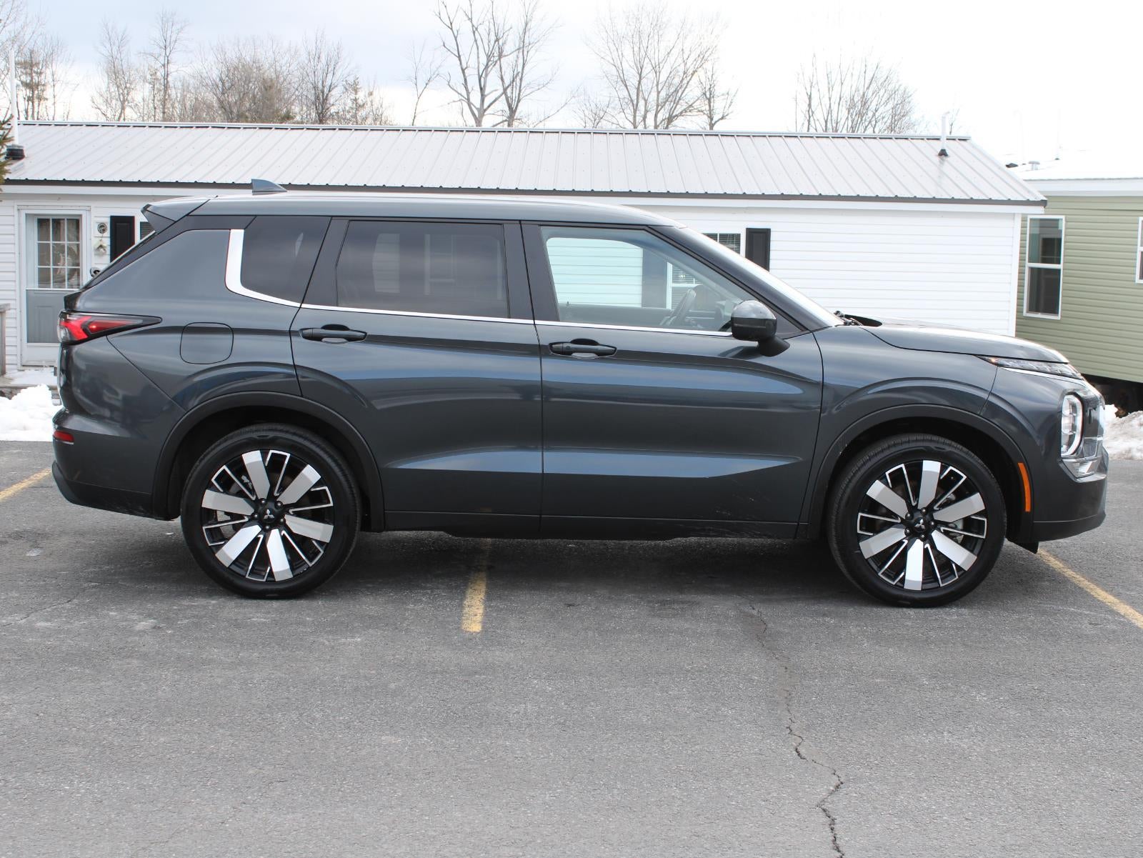 2025 Mitsubishi Outlander SE All Wheel Drive CVT