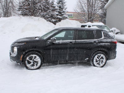 2022 Mitsubishi Outlander ES