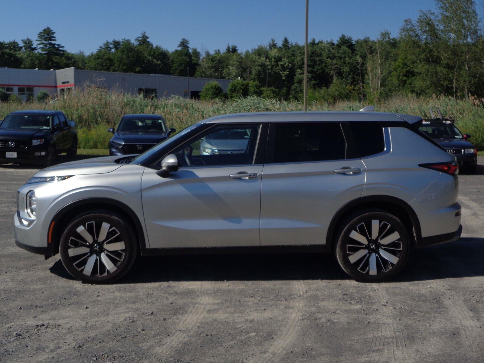 2025 Mitsubishi Outlander SE