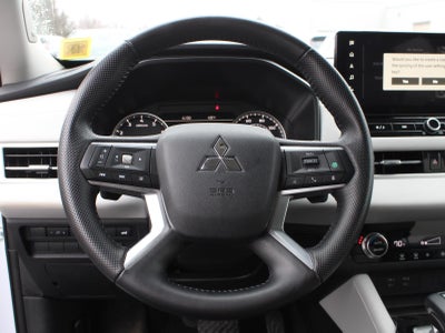 2025 Mitsubishi Outlander SE