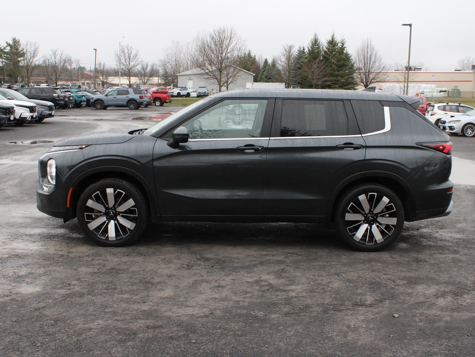 2025 Mitsubishi Outlander SE