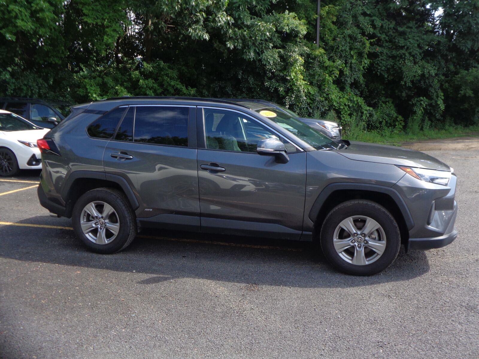 2022 Toyota RAV4 Hybrid XLE