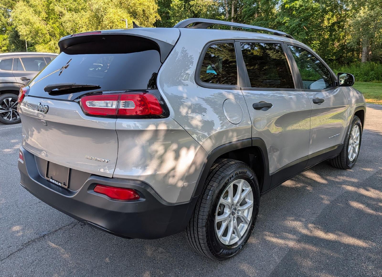 2016 Jeep Cherokee Sport
