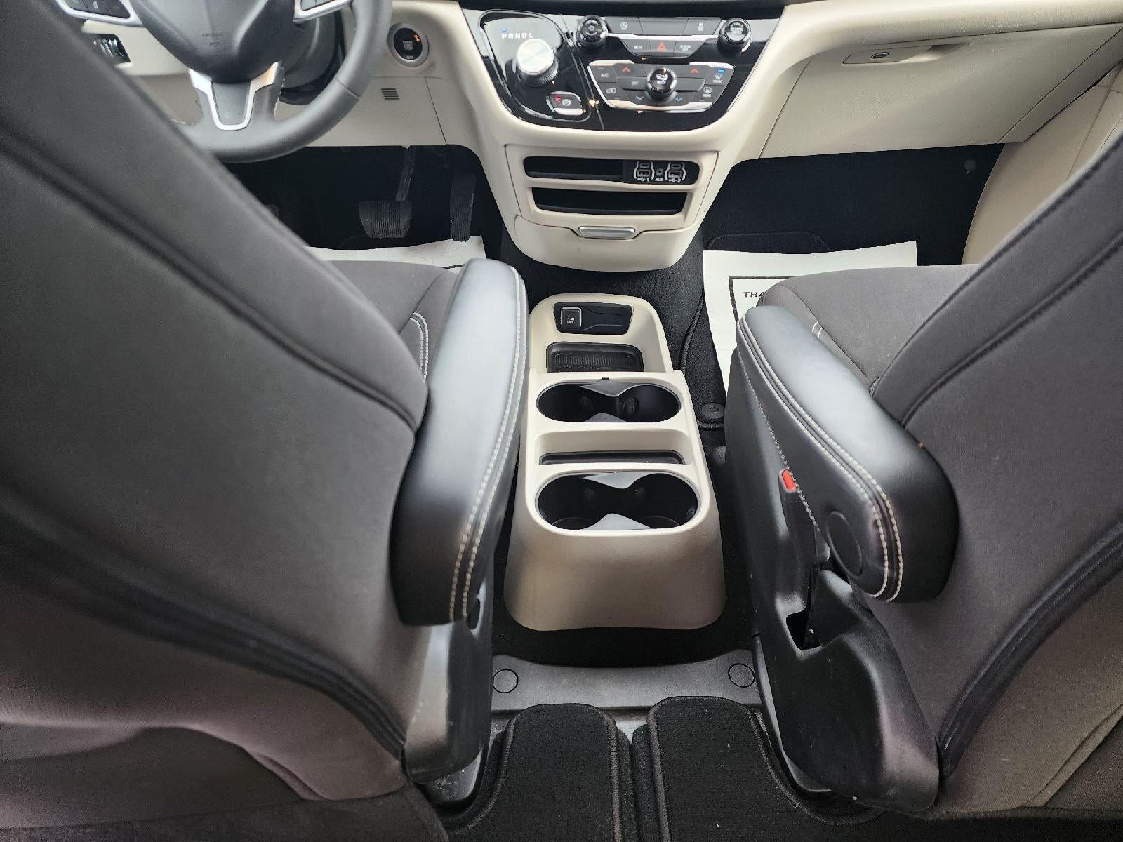 2024 Chrysler Voyager LX