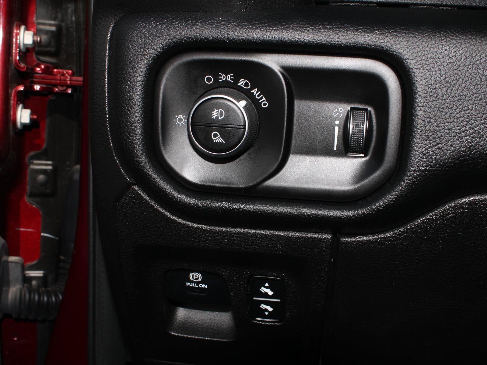 2020 RAM 1500 Big Horn Quad Cab 4x4 6'4" Box
