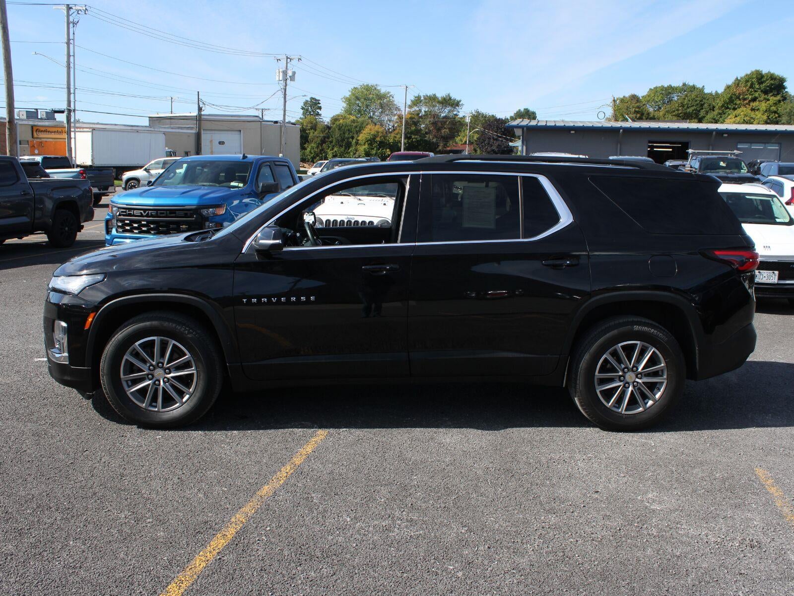 2023 Chevrolet Traverse LT Leather