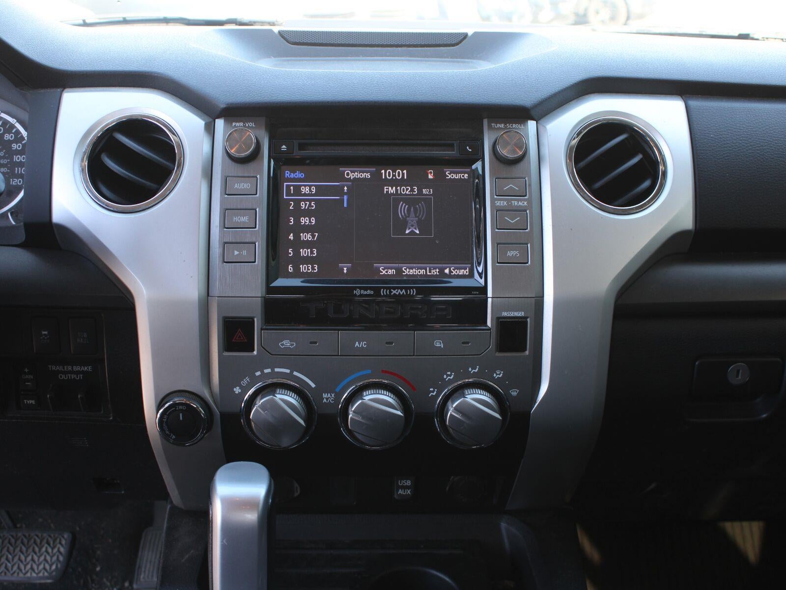 2017 Toyota Tundra SR5 5.7L V8