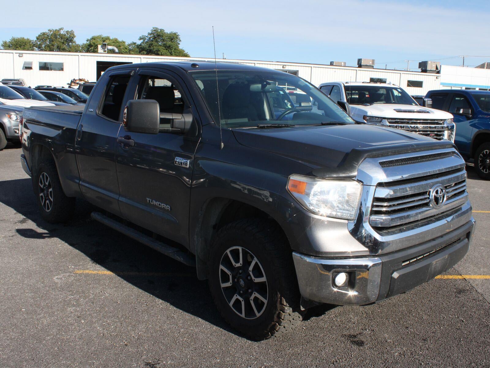 2017 Toyota Tundra SR5 5.7L V8