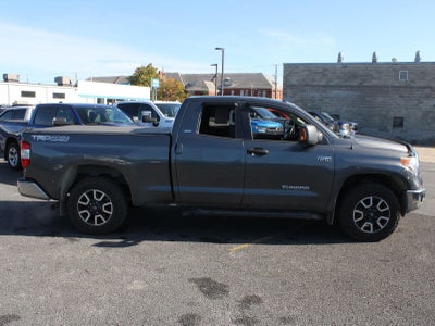 2017 Toyota Tundra SR5 5.7L V8