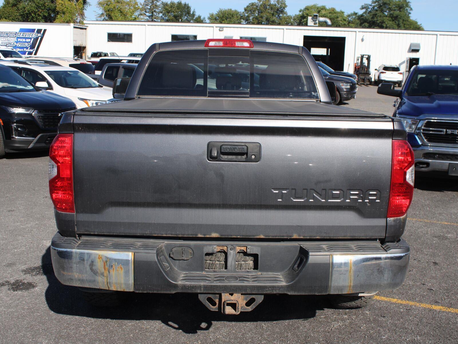 2017 Toyota Tundra SR5 5.7L V8
