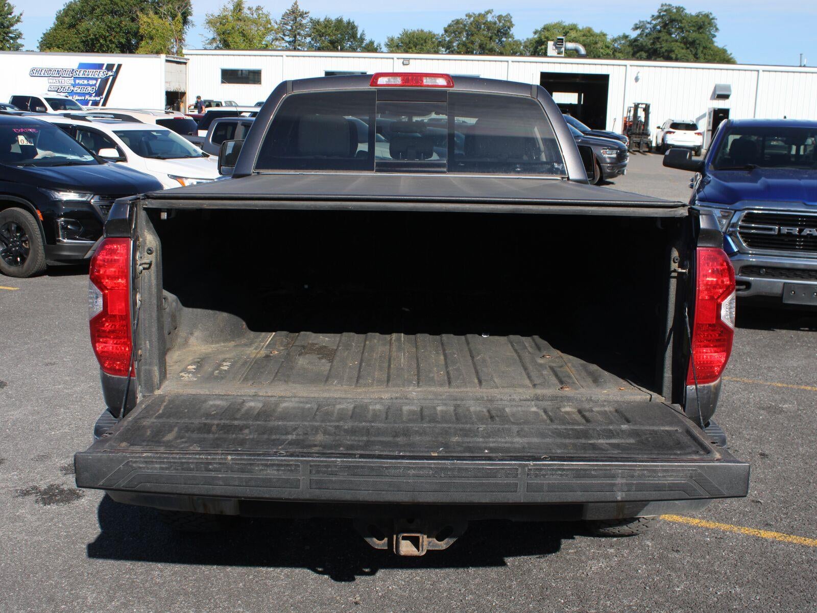 2017 Toyota Tundra SR5 5.7L V8